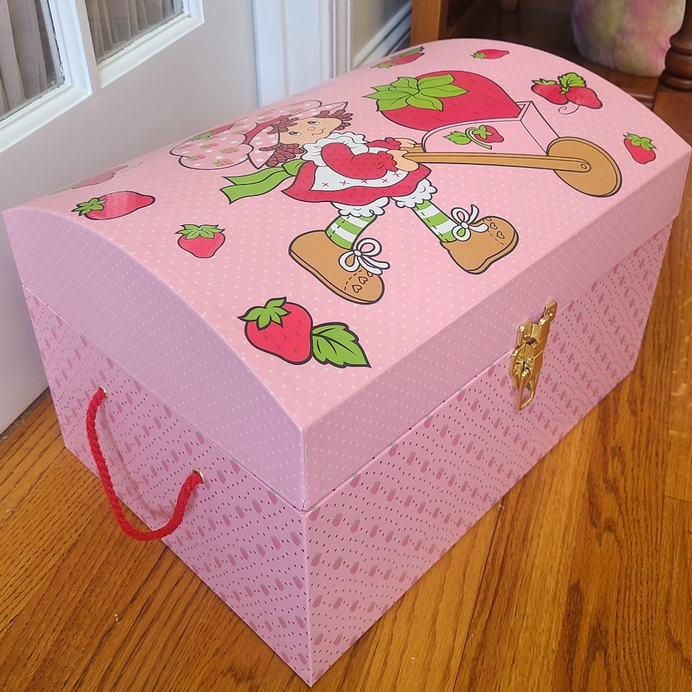 Strawberry Shortcake Storage Chest - Picture 3 of 7